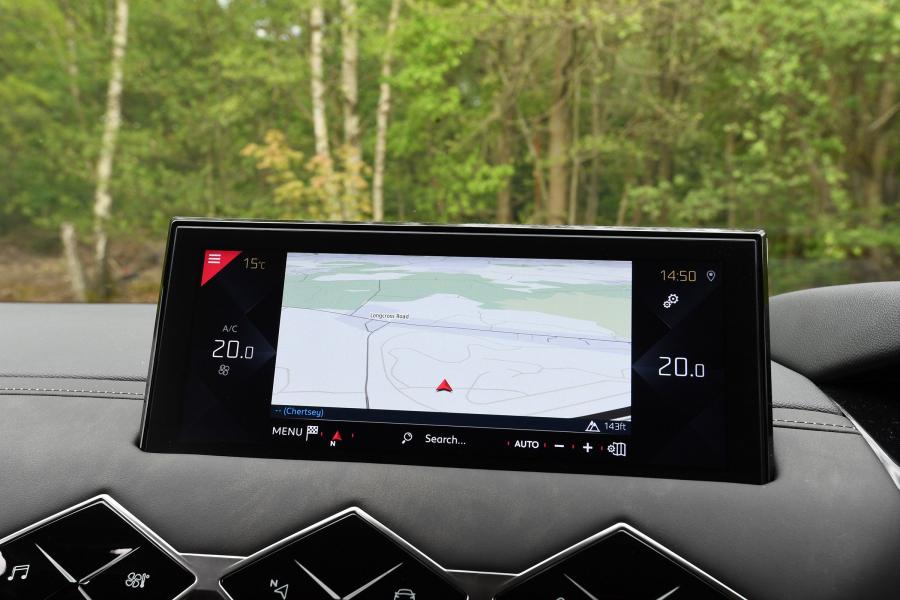 Детали интерьера DS 3 Crossback Prestige 2019 года  (UK) (фото 13 из 20)